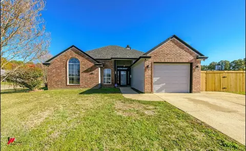 8115 Wild Briar Dr, Shreveport, LA 71108