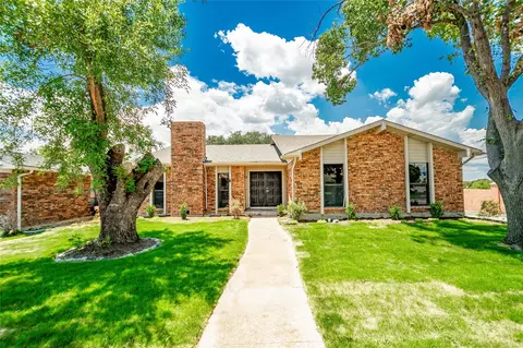 1800 Tree Line Dr, Carrollton, TX 75007