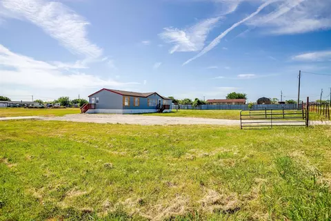 7408 Gold Creek Ln, Joshua, TX 76058