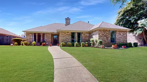 210 Rustic Ridge Dr, Garland, TX 75040