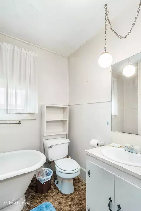 Bath - 1023 Ringgold Ave, Coushatta, LA 71019 photo 2 of 3