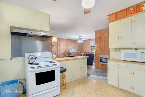 Kitchen - 1023 Ringgold Ave, Coushatta, LA 71019 photo 4 of 4