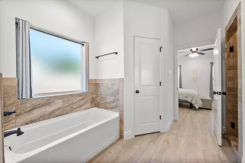 Entry Way - 921 E 3rd St, Springtown, TX 76082 photo 3 of 5