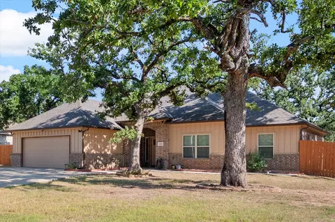 Exterior - 921 E 3rd St, Springtown, TX 76082 photo 2 of 7