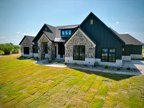 1328 Eagle Dr, Weatherford, TX 76085