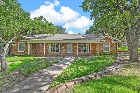 6113 Ravenswood Dr, Fort Worth, TX 76112