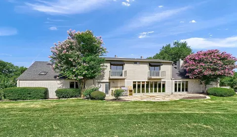 405 Navajo Trl, Lake Kiowa, TX 76240