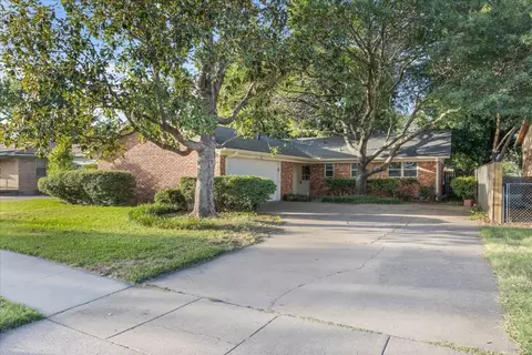 121 W Cheryl Ave, Hurst, TX 76053