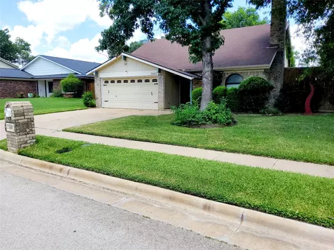 3607 Ravenhill Ln, Arlington, TX 76016