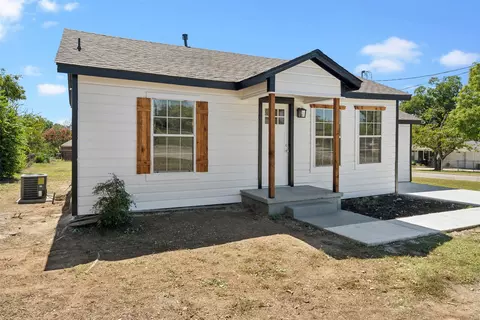 321 W 7th St, Weatherford, TX 76086