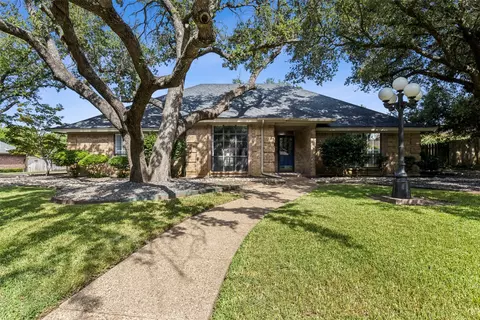 925 Canyon Dr, Cleburne, TX 76033