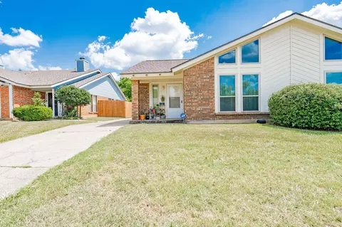 2542 Indigo Ln, Arlington, TX 76015