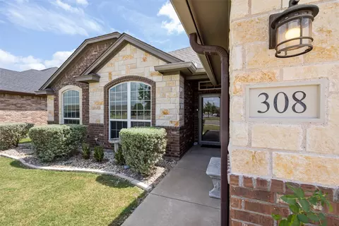 308 N Hyde Park Blvd, Cleburne, TX 76033