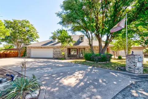 2 Lake Point Cir, Abilene, TX 79606