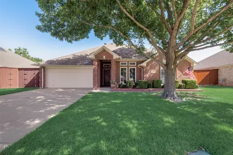 1004 Pegasus Dr, Arlington, TX 76013