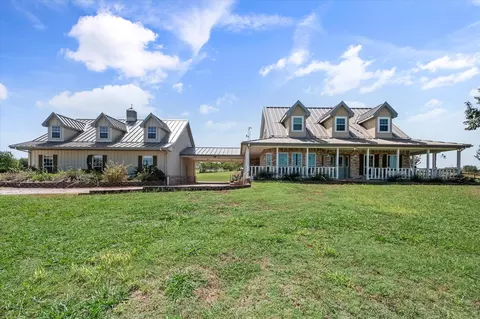 146 Country Rd, Mount Calm, TX 76673