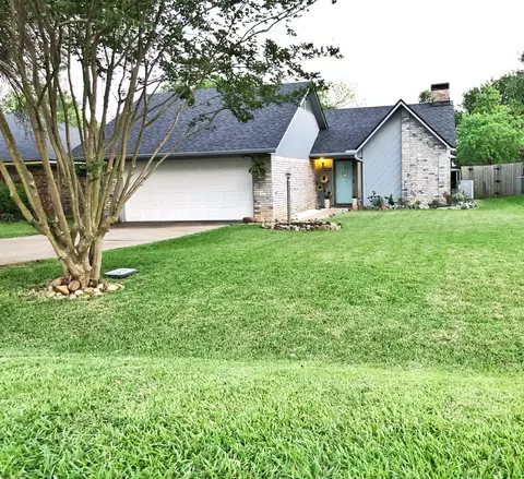 125 S Parkridge Dr, Benton, LA 71006