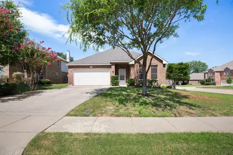 1800 Crest Hollow Cir, Lewisville, TX 75067