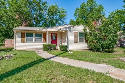 206 E College St, Forney, TX 75126
