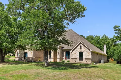 208 S Natural Springs Ln, Azle, TX 76020