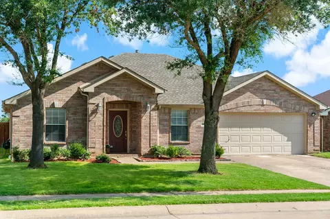 1004 Warren Dr, Forney, TX 75126