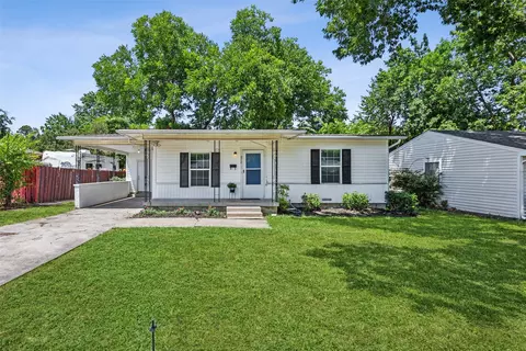 828 Woodleigh Dr, Mckinney, TX 75069