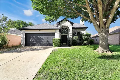 1736 Cedar Tree Dr, Fort Worth, TX 76131