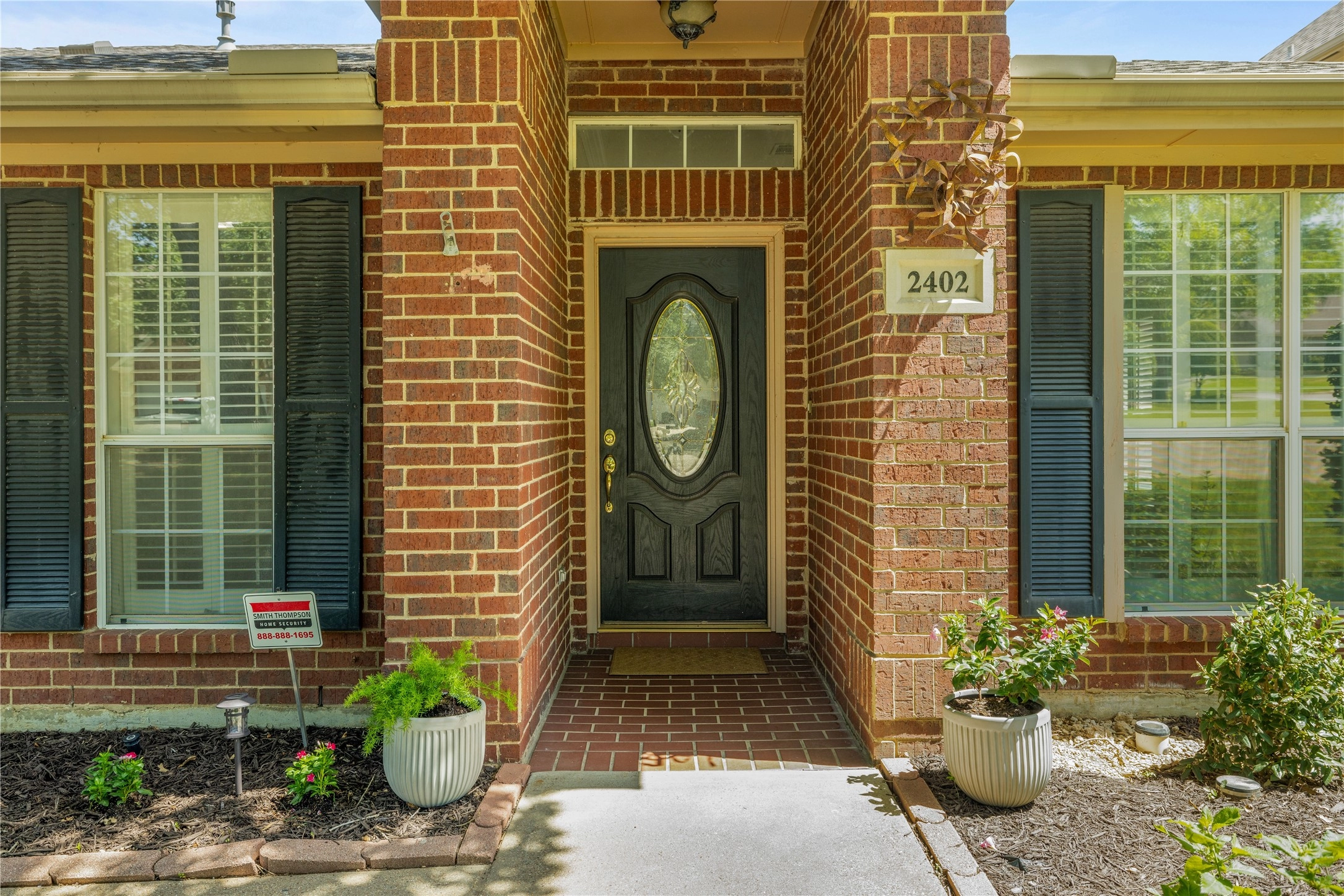 2402 Crockett Ct  