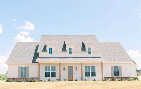 1054 Twin Creeks Dr, Weatherford, TX 76088