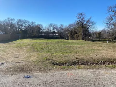 520 N Church St, Pilot Point, TX 76258