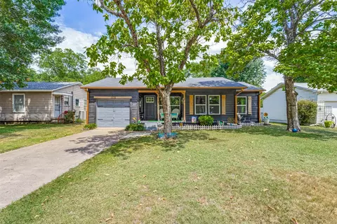1208 Pecan St, Bonham, TX 75418