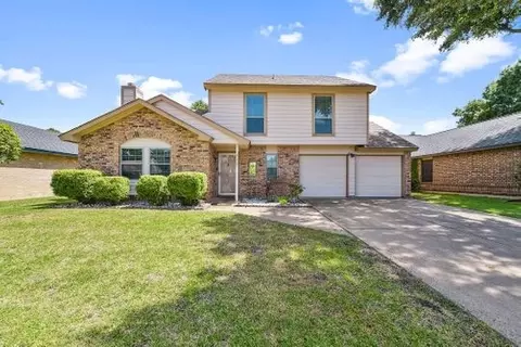905 Clark Trl, Grand Prairie, TX 75052