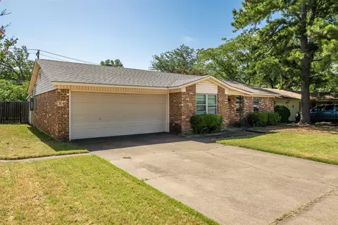1212 Norwood Dr, Hurst, TX 76053