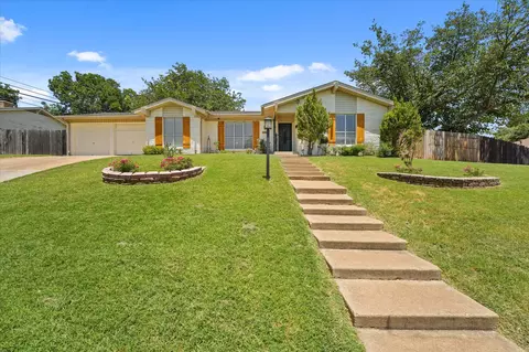3904 Georgian Dr, Haltom City, TX 76117