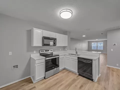 9714 Michelle Dr, Dallas, TX 75217