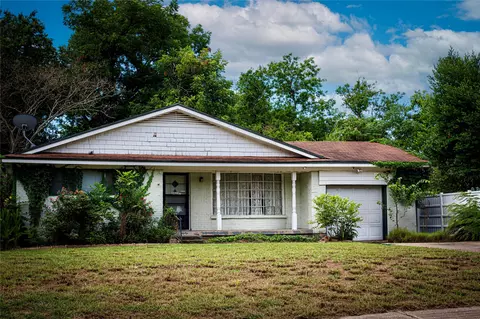 2023 Walworth St, Greenville, TX 75401