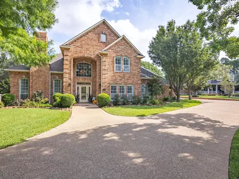 1902 Cedar Ridge Cir, Ennis, TX 75119