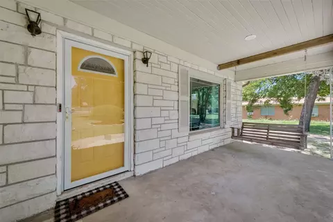 Exterior - 819 Griffith Ave, Terrell, TX 75160 photo 4 of 9