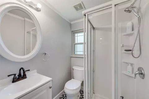 Bath - 819 Griffith Ave, Terrell, TX 75160 photo 2 of 2
