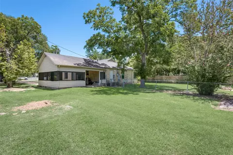 Exterior - 819 Griffith Ave, Terrell, TX 75160 photo 8 of 9