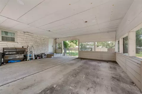 Exterior - 819 Griffith Ave, Terrell, TX 75160 photo 6 of 9