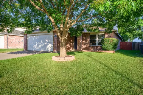 6024 Crescenzio Dr, Grand Prairie, TX 75052