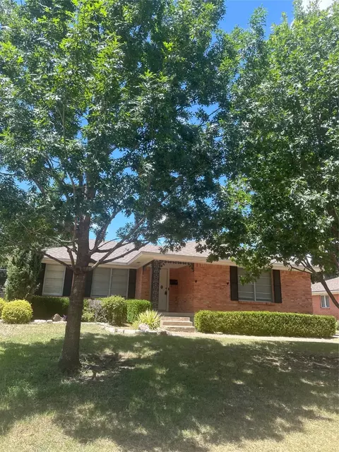 10317 Lakemere Dr, Dallas, TX 75238