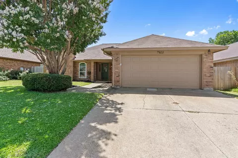 7913 Lazy Brook Dr, Watauga, TX 76148
