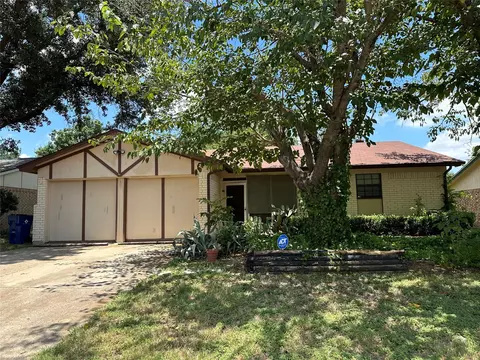 518 W Willow Cir, Burleson, TX 76028