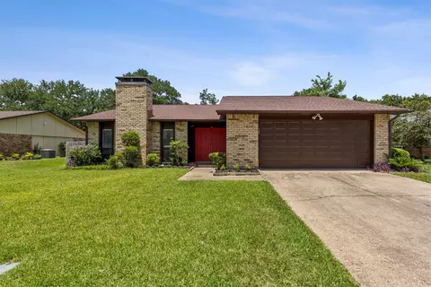 7713 Acapulco Rd, Fort Worth, TX 76112