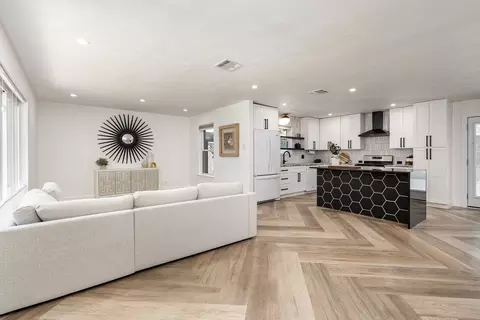 10416 Lake Gardens Dr, Dallas, TX 75218