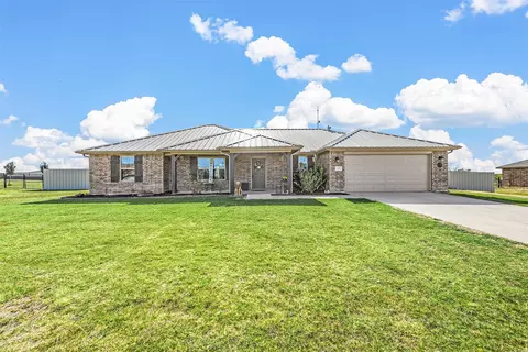 195 Hillcrest Ln, Decatur, TX 76234