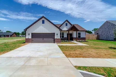 624 W Gould St, Pilot Point, TX 76258