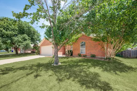 810 Parkhill Dr, Mansfield, TX 76063